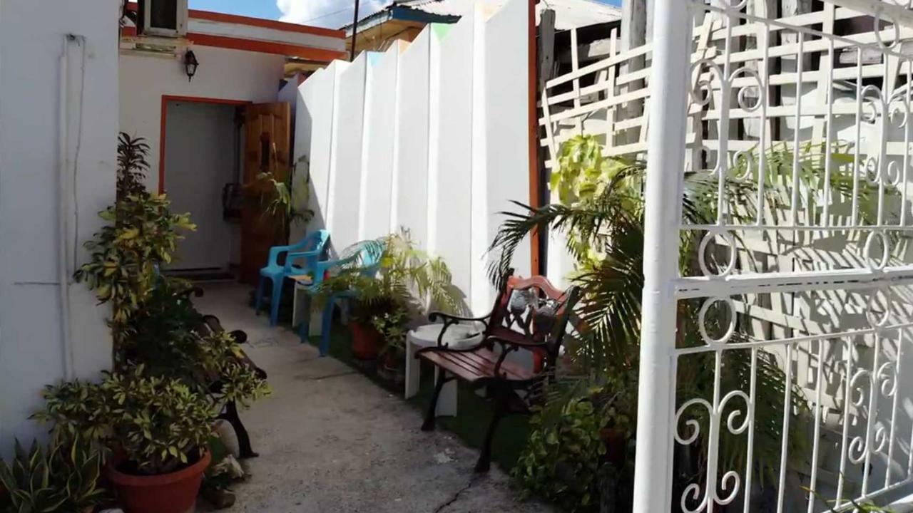 Hostel Room Aruba Oranjestad Exterior photo